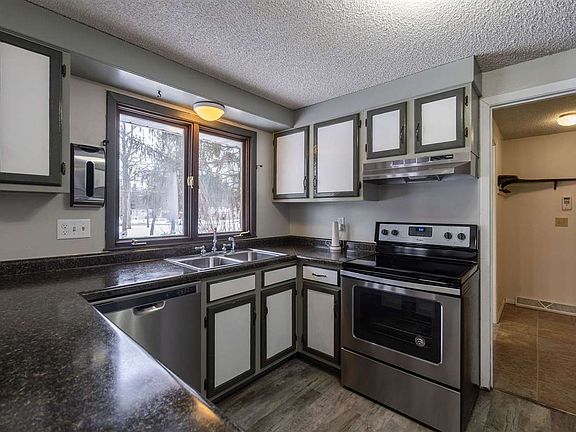4th image of 2710 Rainbow Dr