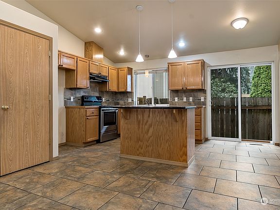 4th image of 19524 12th Avenue Ct E