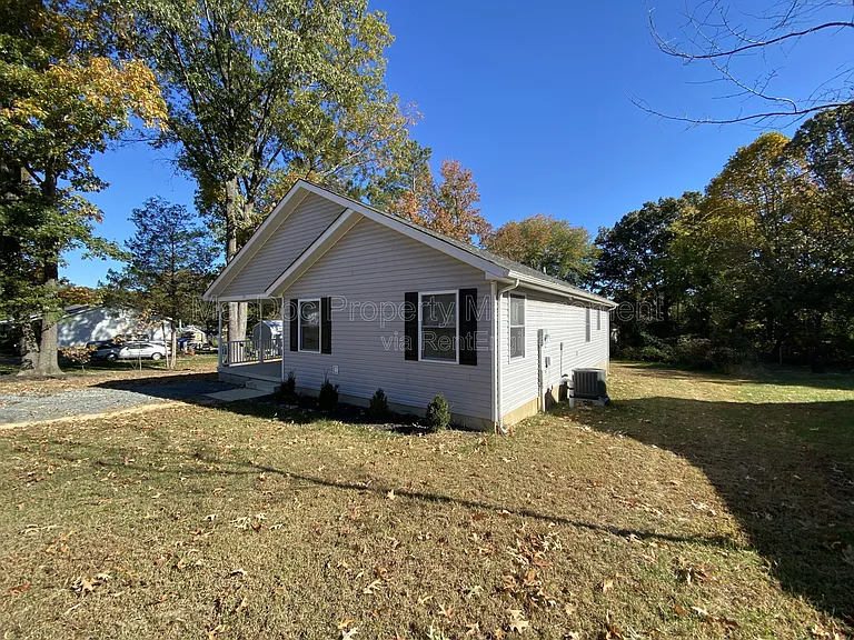 77 Lakeview Dr — Photo 4