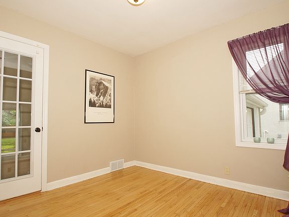 5th image of 108 2nd Ave SE