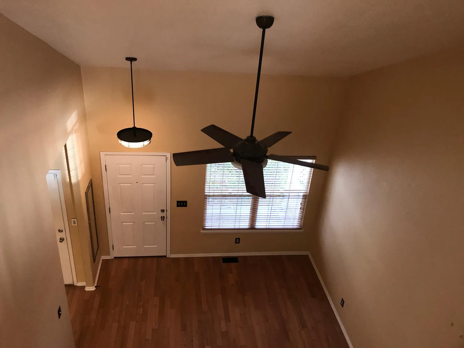 4 bed, 2618 sqft, $2,950 — Photo 3