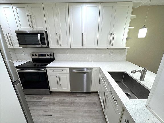 4th image of 2626 Riverside Dr #2626