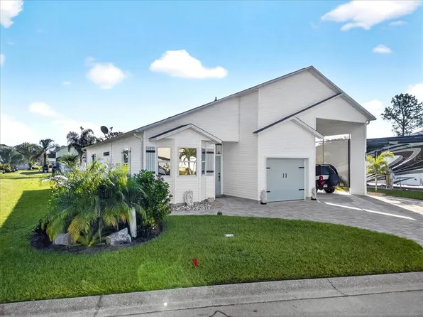 1102 Motorcoach Dr, Polk City, FL 33868