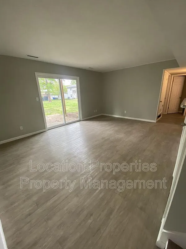 2 bed, 1.0 bath, 864 sqft, $950 — Photo 3