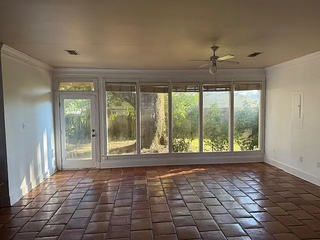 319 Edison St — Photo 3
