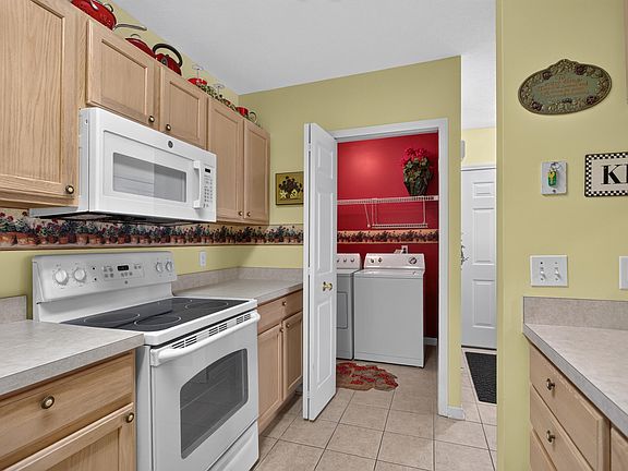 4th image of 718 W Barrington Cir