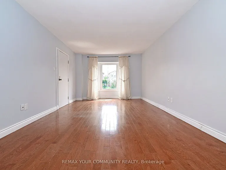 35 Dakin Dr — Photo 5