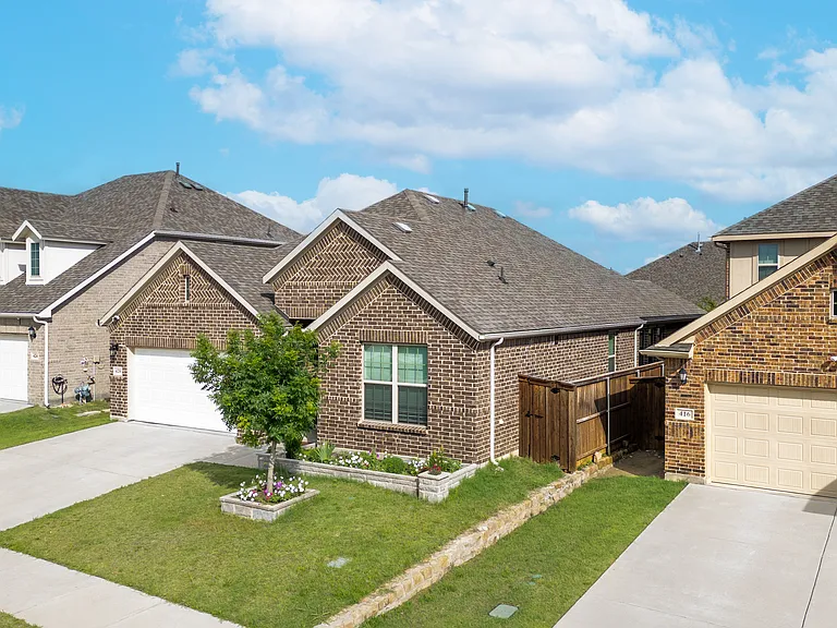 420 Kirkham Dr — Photo 3
