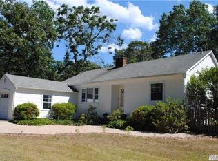 31 Hampton Rd, Hampton Bays, NY 11946