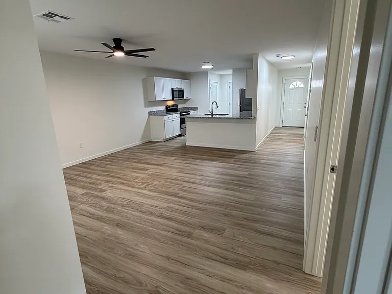 1219 Fountain Dr — Photo 7