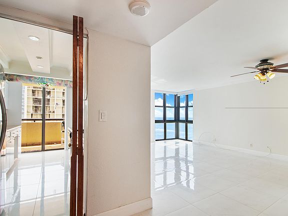 3rd image of 2555 Collins Ave APT 1600