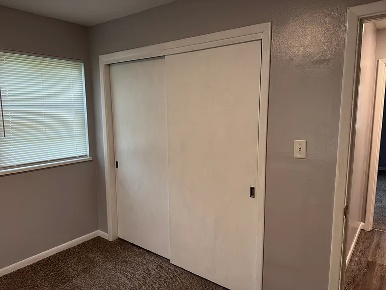 906 Locust Dr — Photo 14