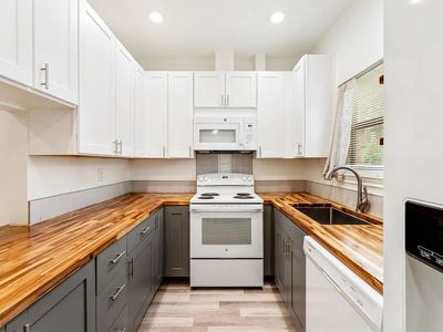3100 Walnut Bend Ln APT 219, Houston, TX, 77042