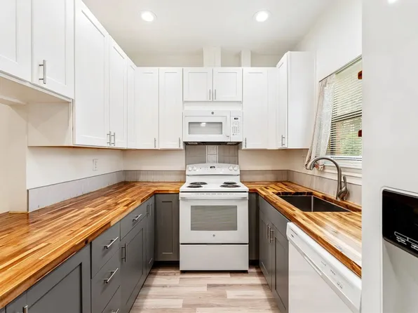 3100 Walnut Bend Ln APT 219, Houston, TX 77042