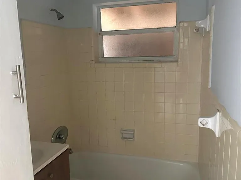 3194 Prince Dr — Photo 9