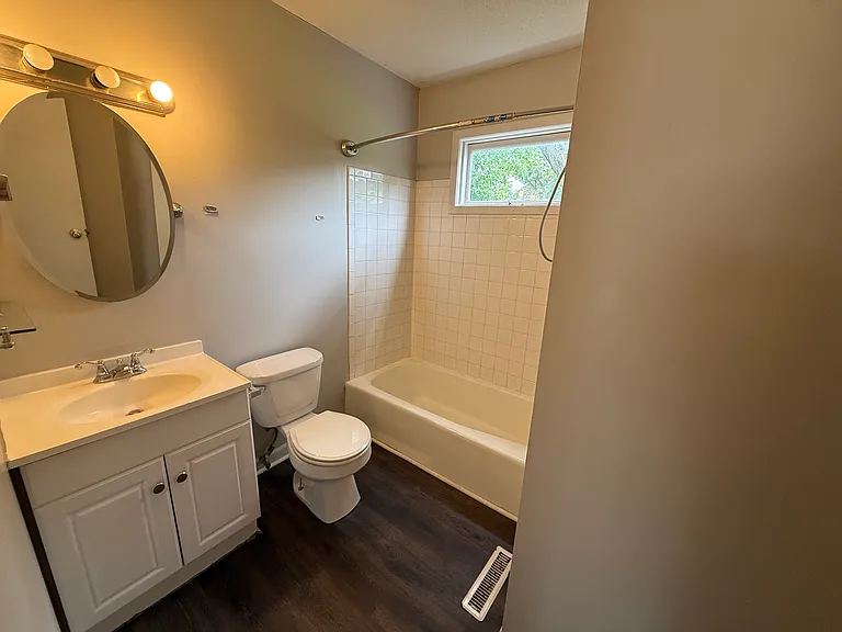708 E Culton St — Photo 11