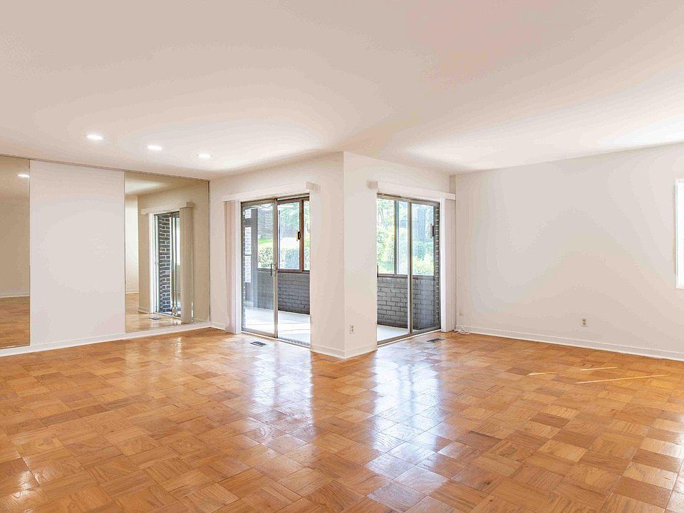 1st image of 29 Stonehenge Cir APT 2