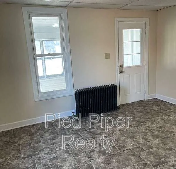 320 W Clark St — Photo 15