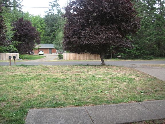 5th image of 760 E Lakeshore Dr W