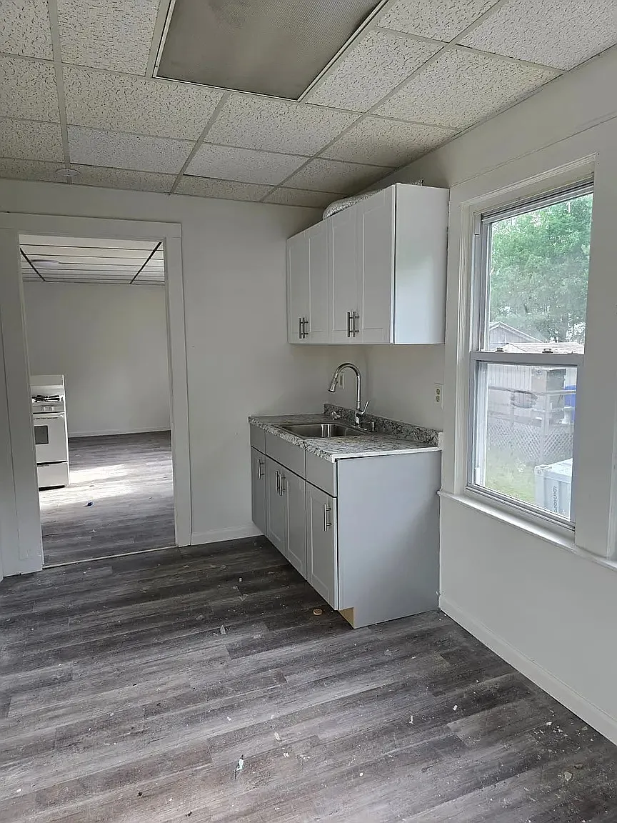 3 bed, $1,950 — Photo 2