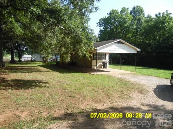 215 Rustic Rd, Mooresville, NC 28115