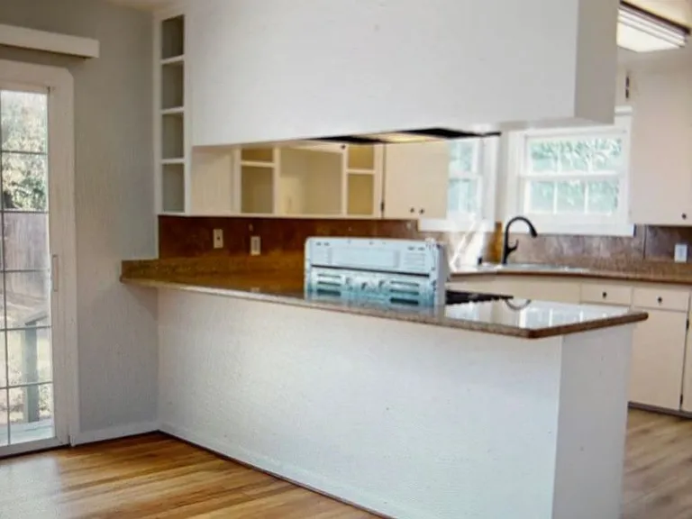 925 Jones St — Photo 5