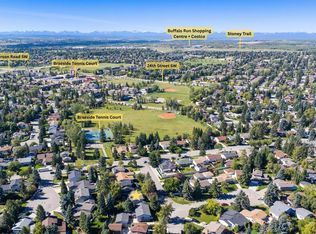 544 NE Brookmere Cres SW, Calgary, AB T2W 2R4