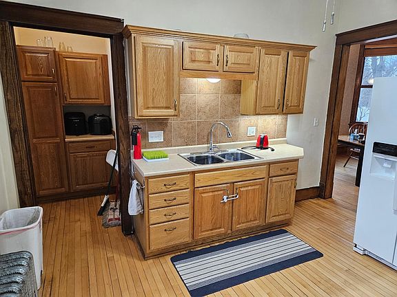 4th image of 316 Dahl St