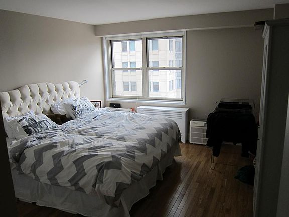 5th image of 80 N Moore St APT 22D