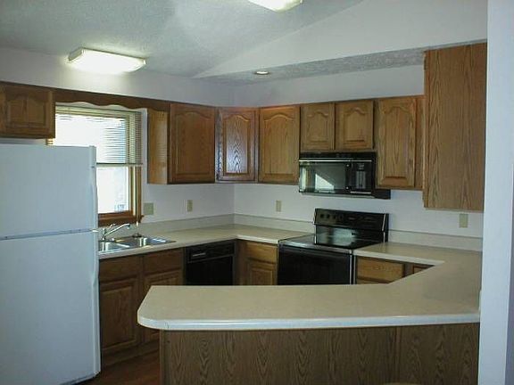 Bright kitchen, extra sto