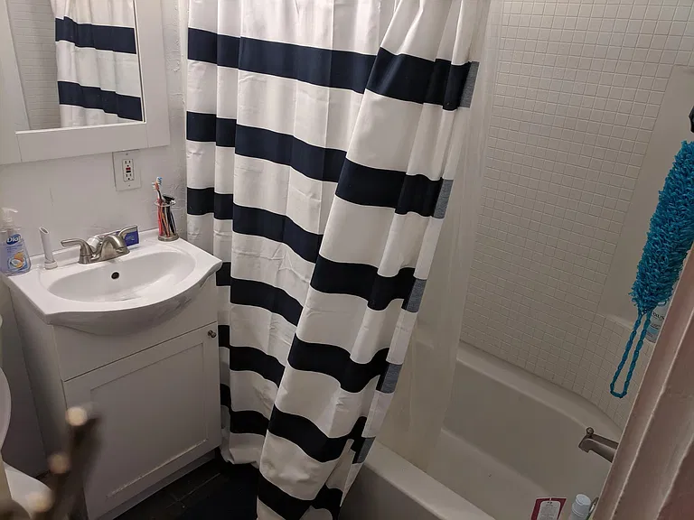5529 Howe St #1 — Photo 2