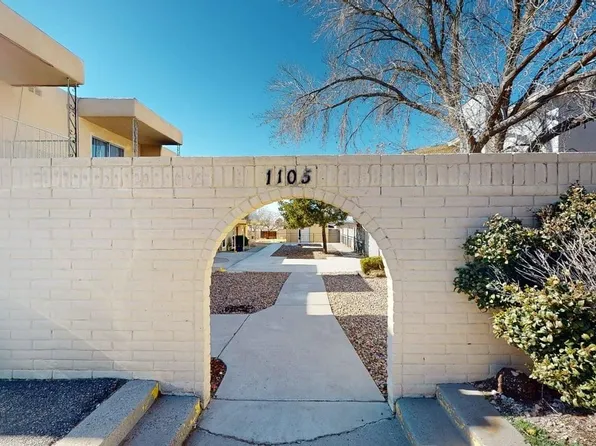 Updated 2BR Townhome with Private Backyard and Refrigerated Air, 1105 Chelwood Park Blvd NE APT 16, Albuquerque, NM 87112