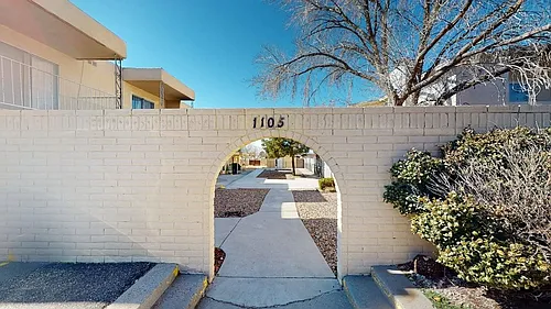 2 Story, 2 bed / 1.5 Bath Town Home Apt. w/ Balcony & Private Yard Photo 1