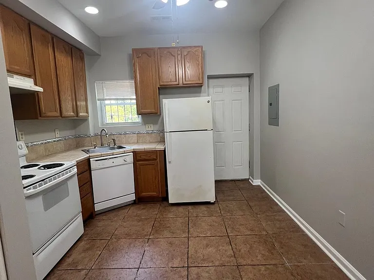 1408 W Franklin St #2 — Photo 6