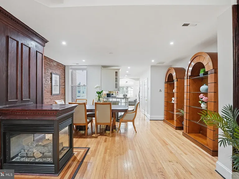 56 Adams St NW — Photo 8