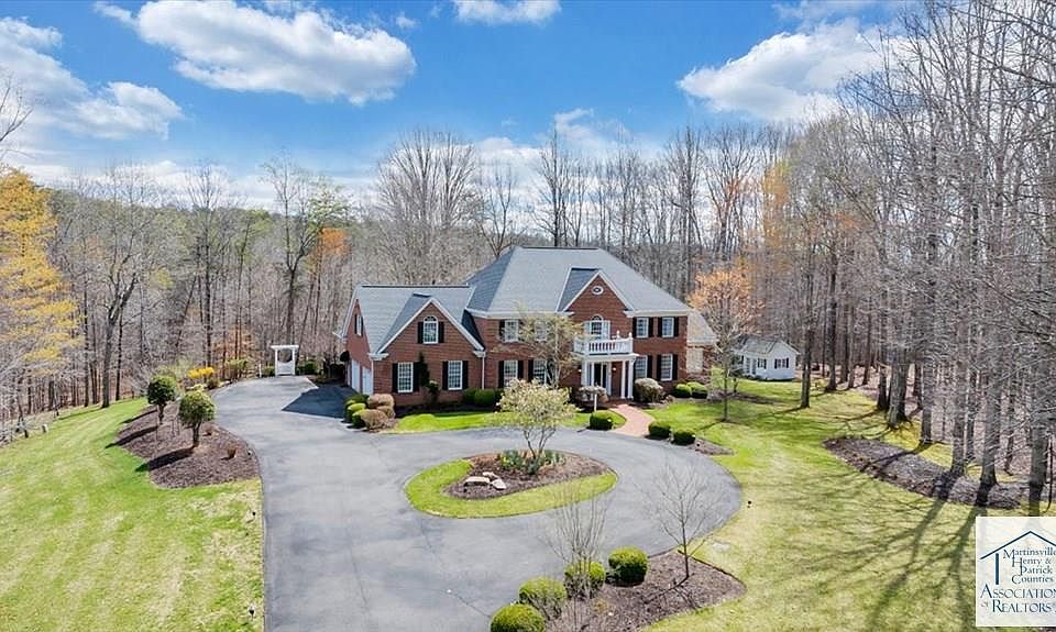 1st image of 305 Hunt Woods Dr