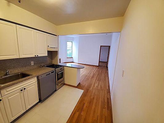 4th image of 23 W 74th St APT 3B