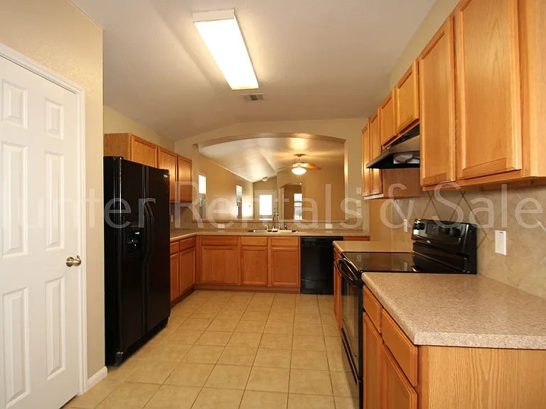 505 E Vega Ln — Photo 9