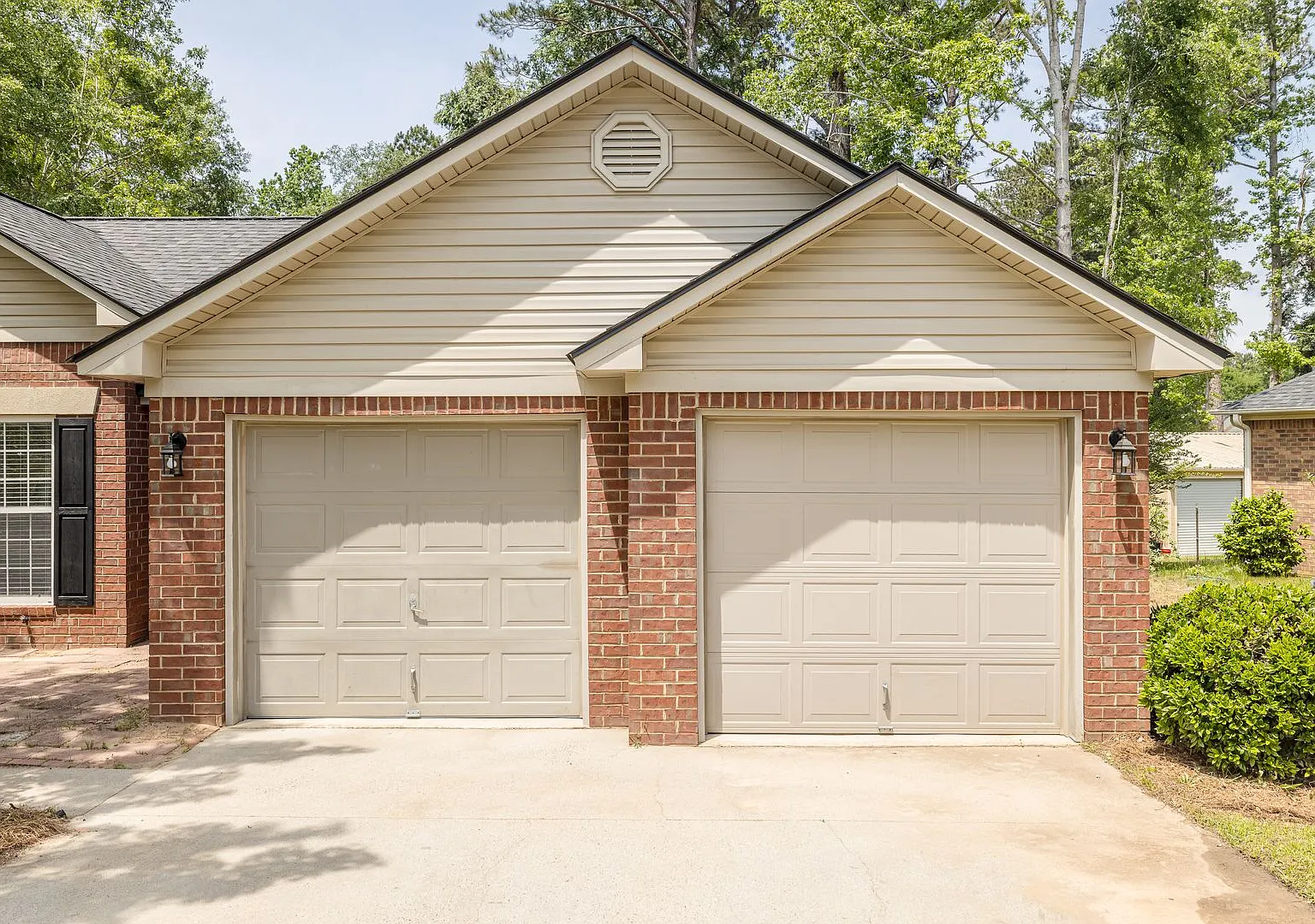 245 Farmington Dr — Photo 4