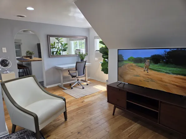 2015 Davidson Pl APT 2, Whiting, IN 46394