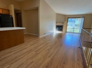 2355 Grenadier Ave N, Oakdale, MN 55128