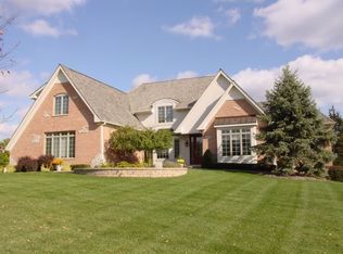 3 Hubbell Ct, Barrington, IL 60010