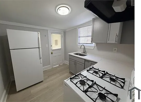 1114 Lancaster Ave — Photo 7