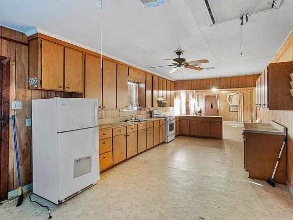 4th image of 5626 Broad St