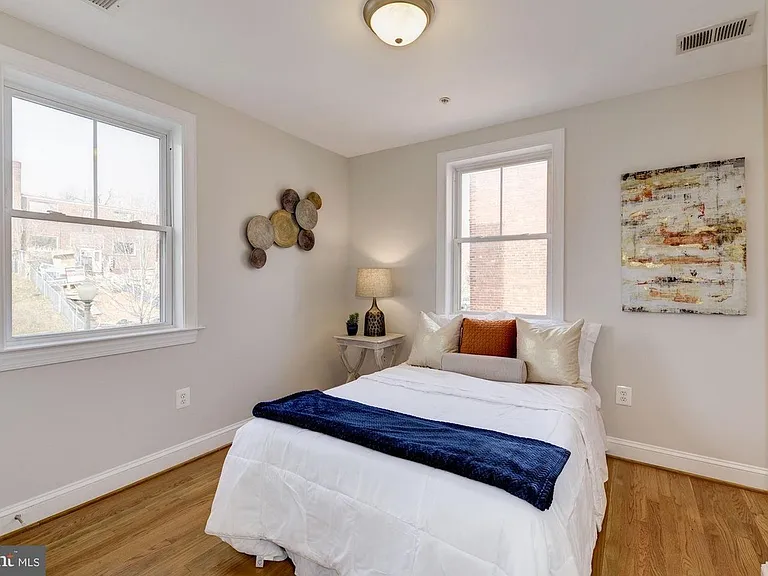 1927 3rd St NE #301 — Photo 7