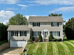 7 Fairway Dr, Cumberland, RI 02864