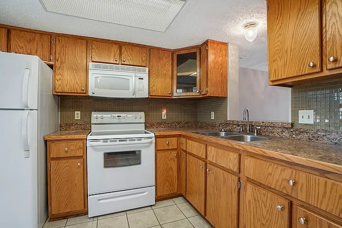 Building Photo - 3517 Peeler Rd #23