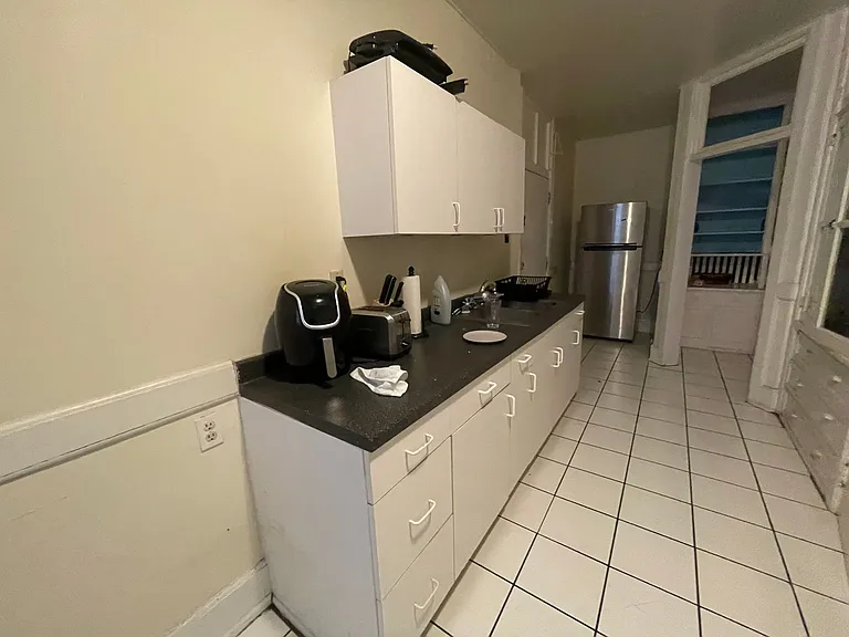 1030 N Marshall St — Photo 32