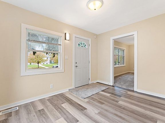 2nd image of 2839 Gibson Pl