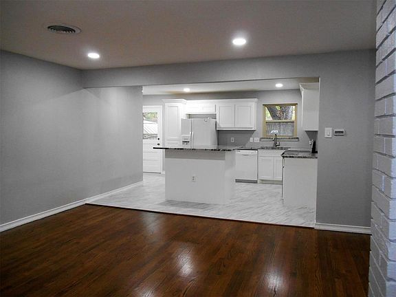 3rd image of 606 Devonshire Dr
